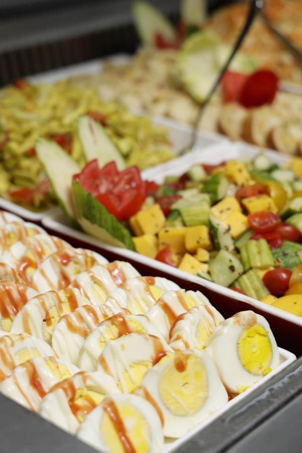 The Mirage Resort & Spa ハンマメット エクステリア 写真 A salad of mango, avocado, and lime