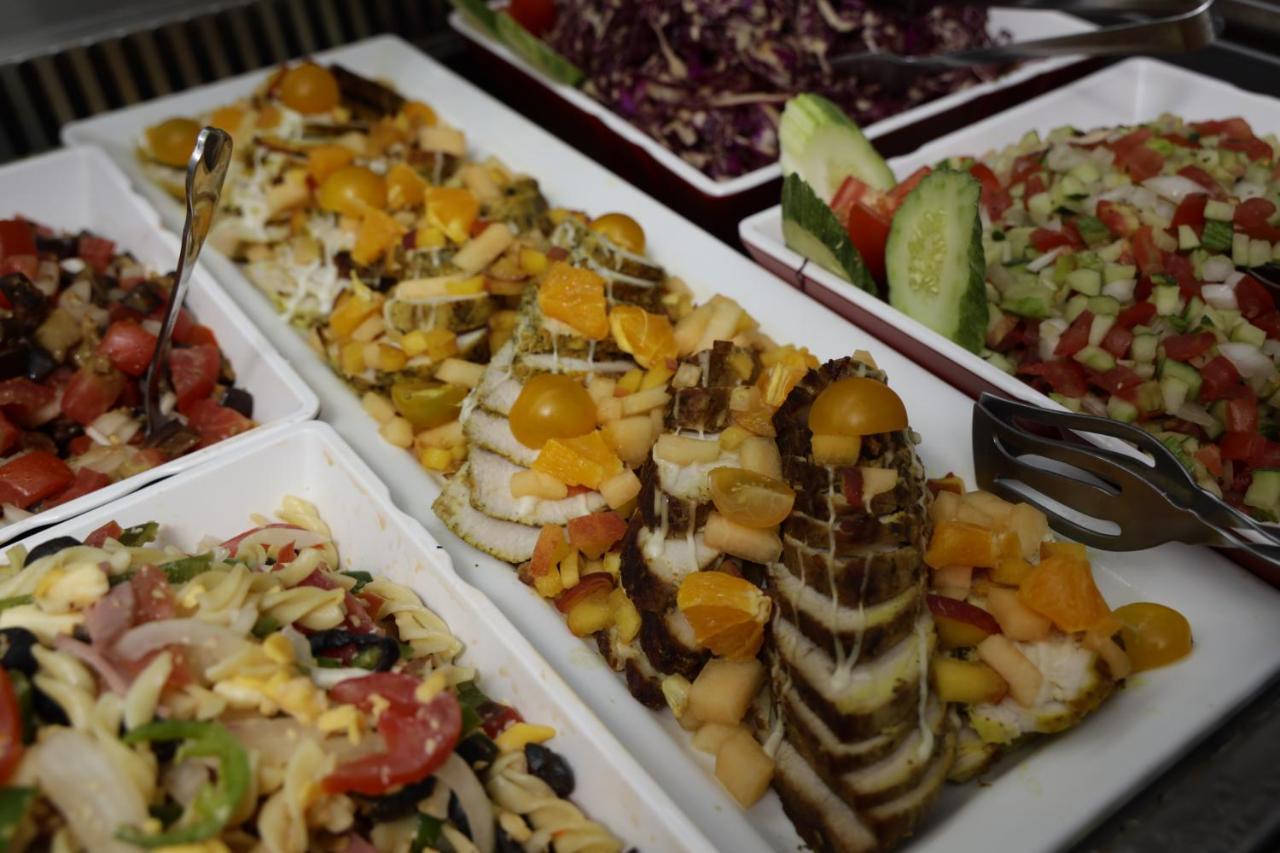 The Mirage Resort & Spa ハンマメット エクステリア 写真 A selection of salads